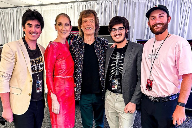 Céline Dion s’éclate au concert des Rolling Stones à Las Vegas. Elle a remercié Mick Jagger de l&rsquo;avoir reçue avec sa famille.