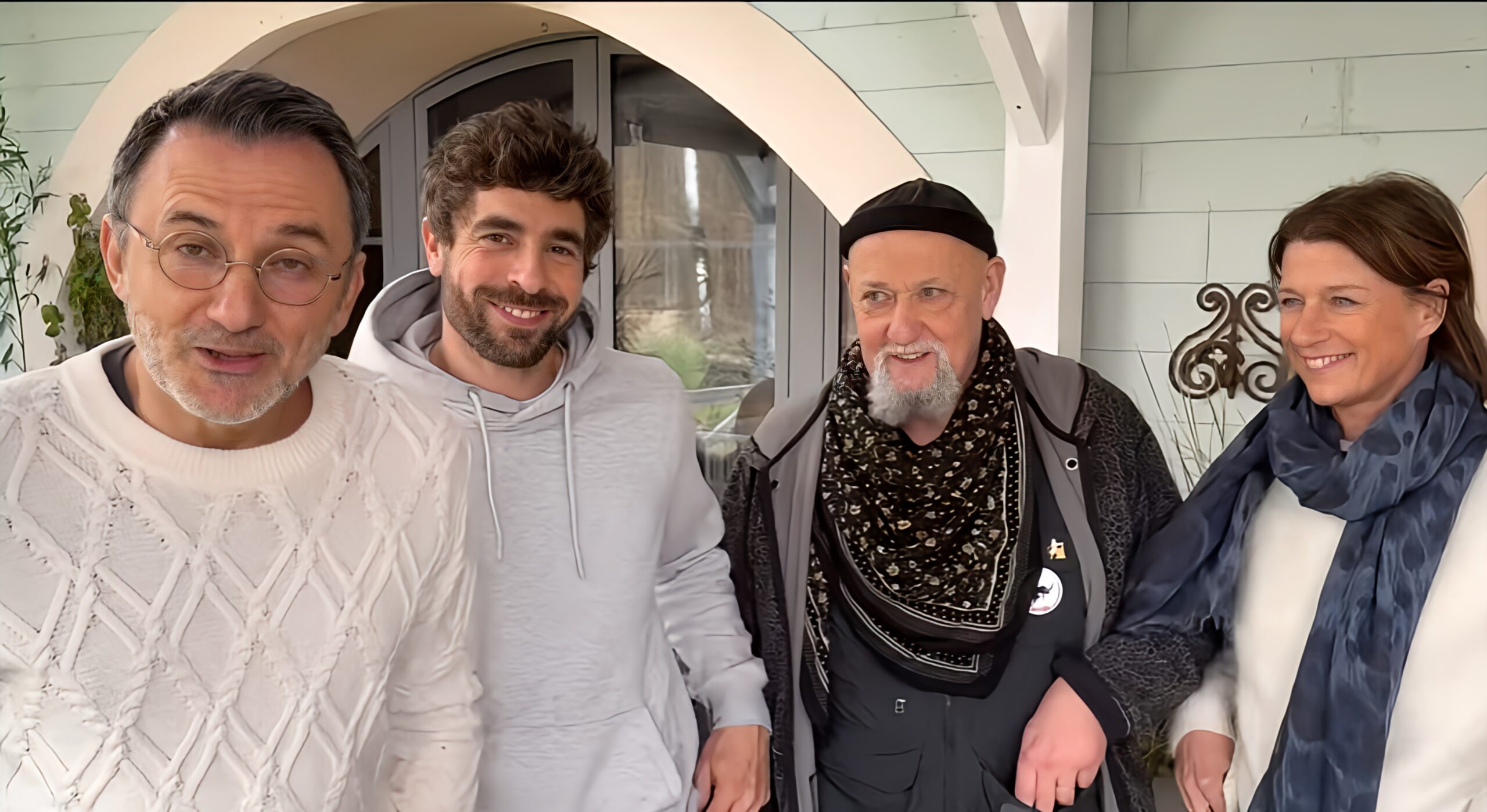 Charlélie Couture : Il raconte sa demande en mariage un peu particulière ainsi que ses débuts d&rsquo;artiste.