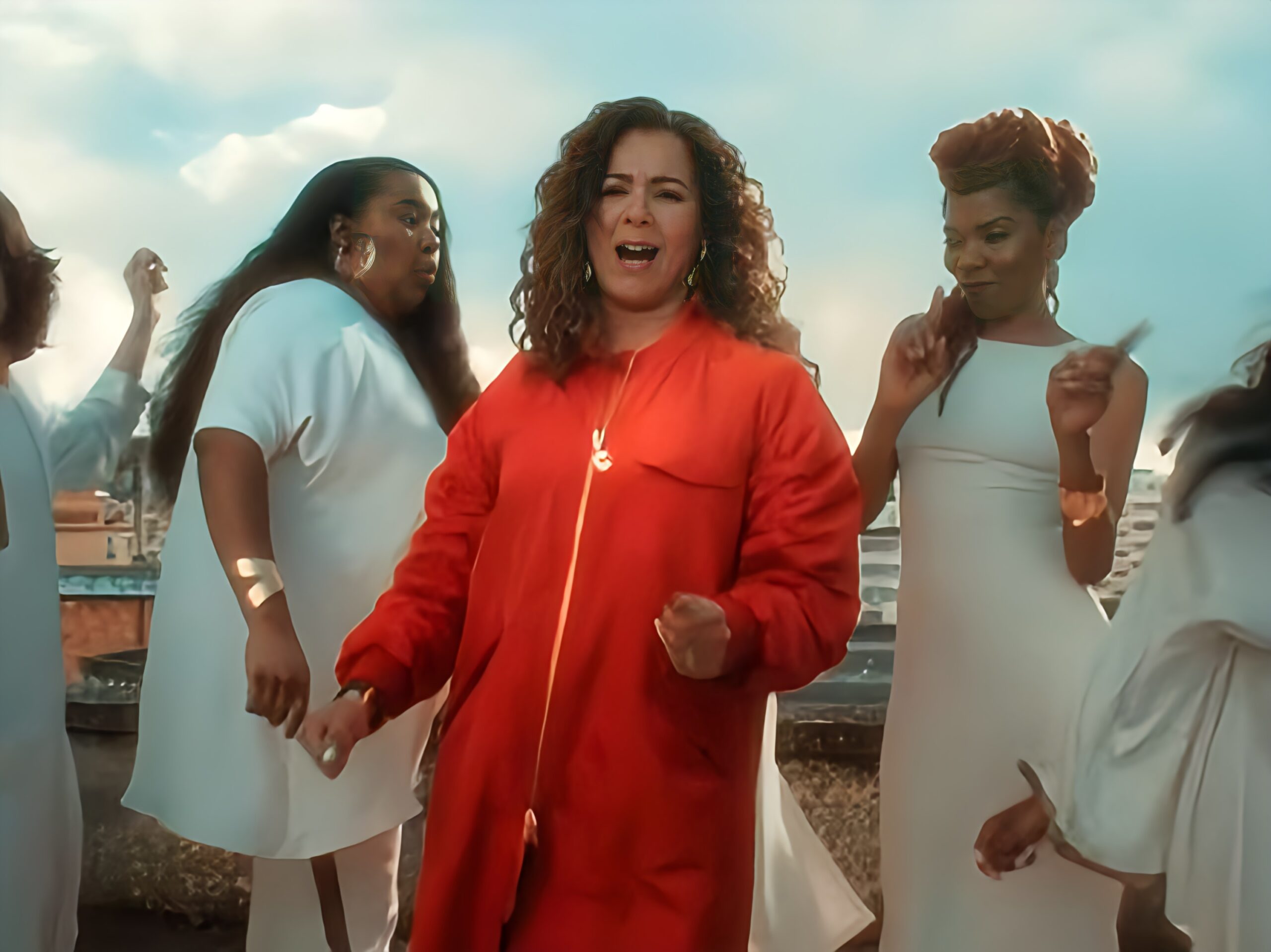 Chimène Badi reprend « Noir c&rsquo;est noir » de Johnny Hallyday.