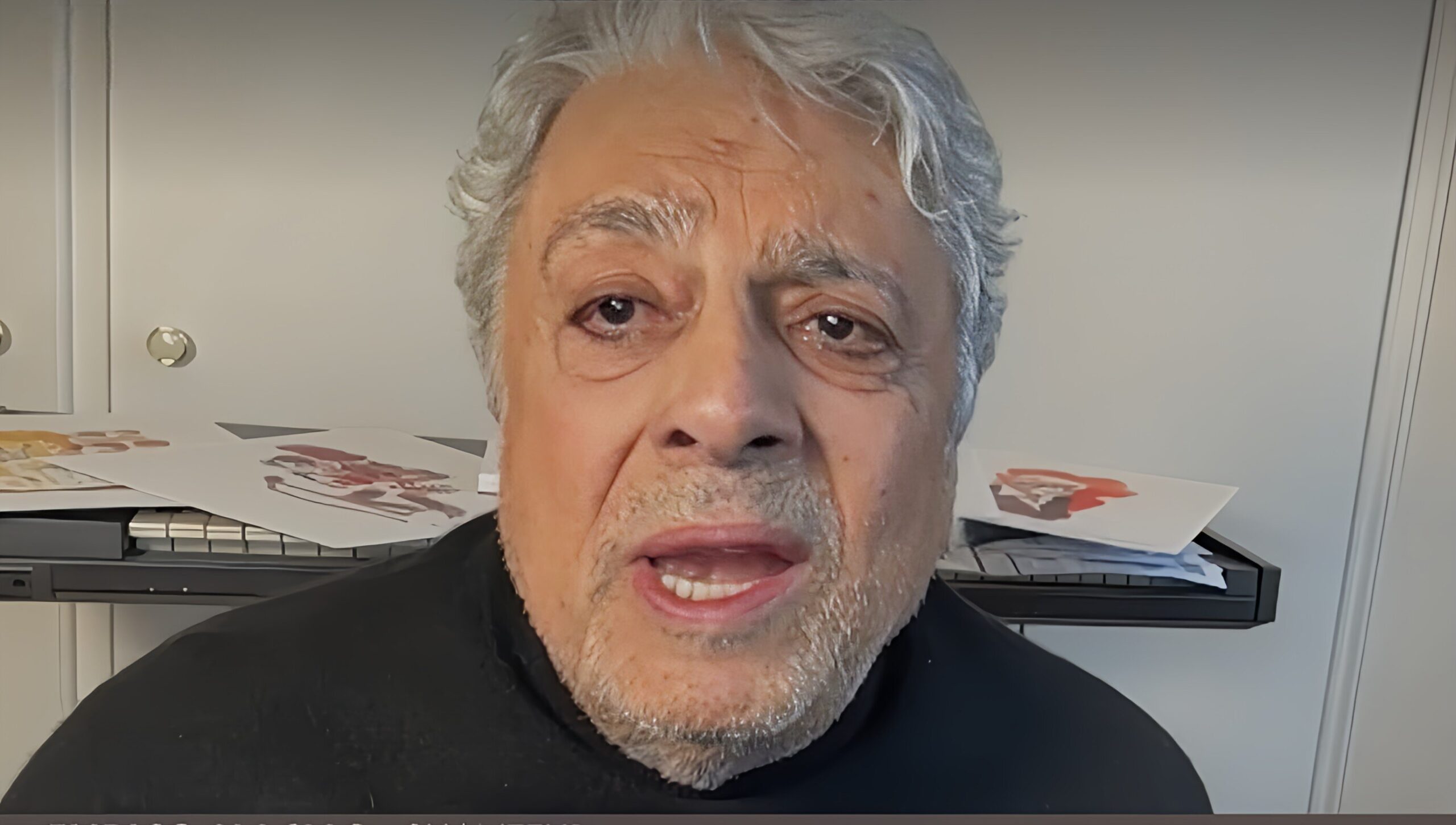 Enrico Macias craque et fond en larmes en direct après l’attaque à la synagogue de Rouen