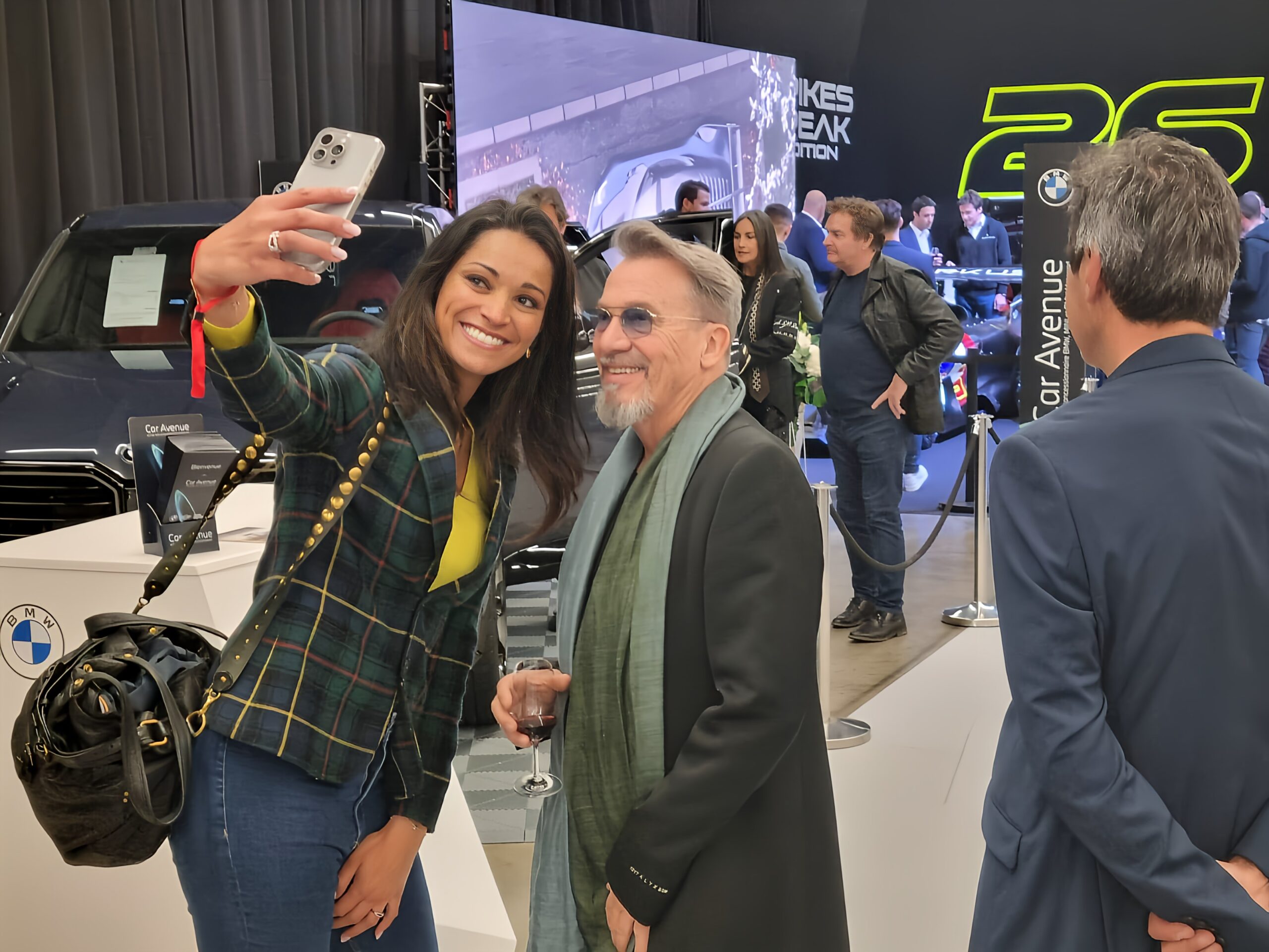 Florent Pagny réapparaît en forme ce jeudi 2 mai au Salon Prestige auto de Beaune.