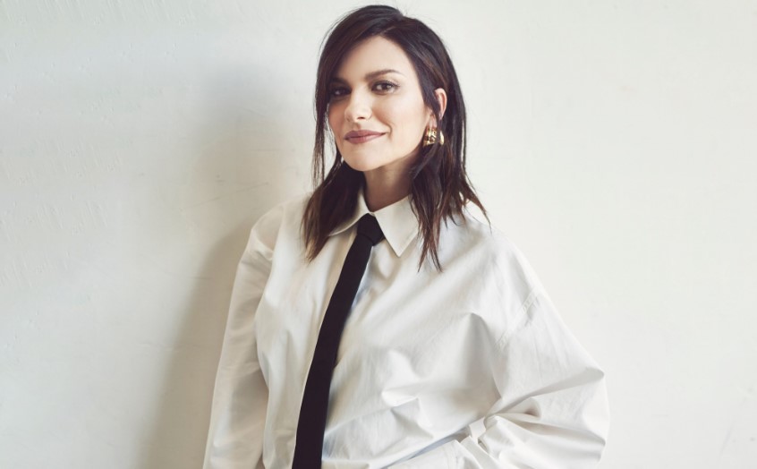 Bon anniversaire à Laura Pausini (50 ans). « La Solitudine » l&rsquo;a propulsée sur les scènes du monde entier.