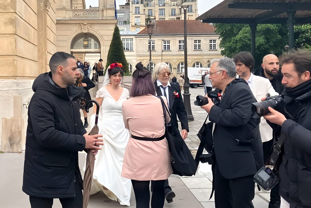 Renaud et sa compagne Cerise se sont mariés ce samedi 4 mai à Paris. - renaud 5