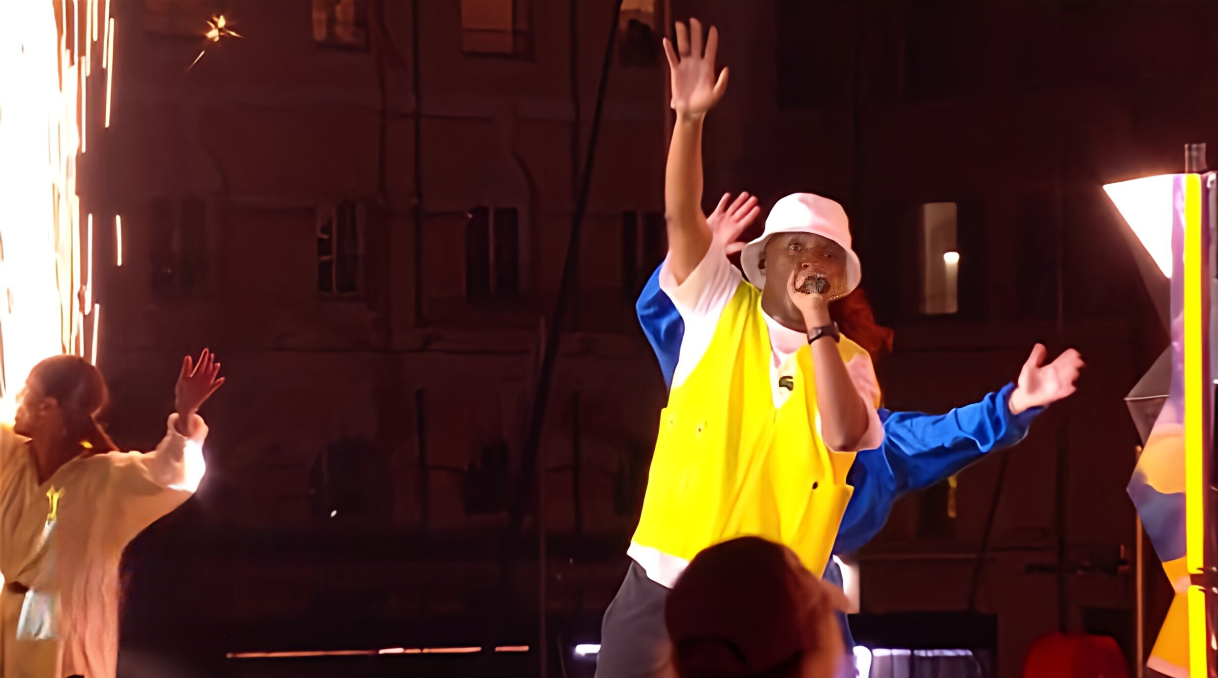 JO : Après la flamme, Soprano a mis le feu sur le vieux port de Marseille !