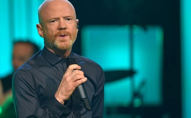 Bon anniversaire à Jimmy Somerville (63 ans). Sa reprise de "Comment te dire adieu" de Françoise Hardy fut un succès mondial en 1989. - capture decran 2024 06 22 124357