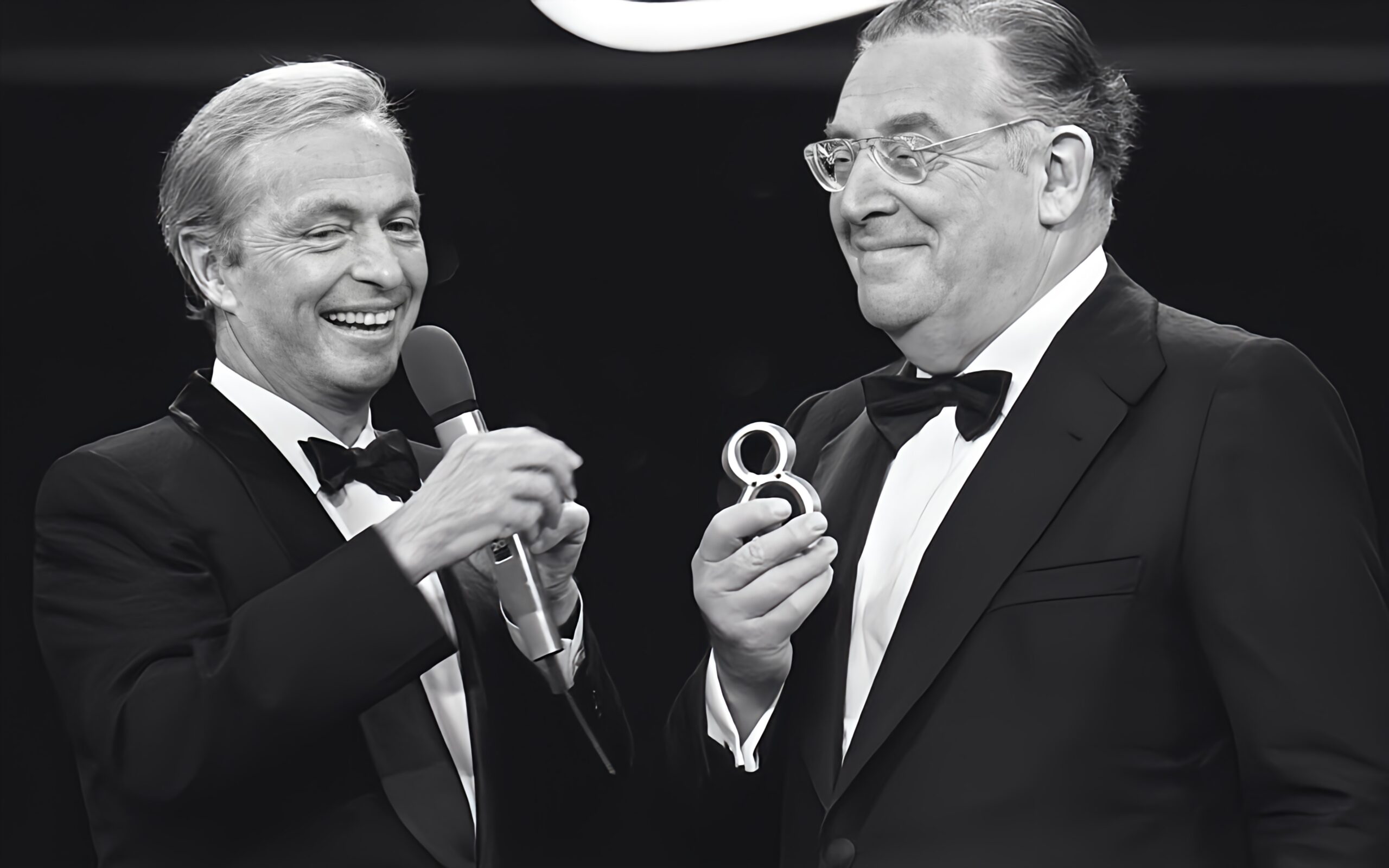 Guy Lux et Leon Zitrone le 25 octobre 1985 au Lido à Paris, dans le cadre de la cérémonie des 7 d'Or