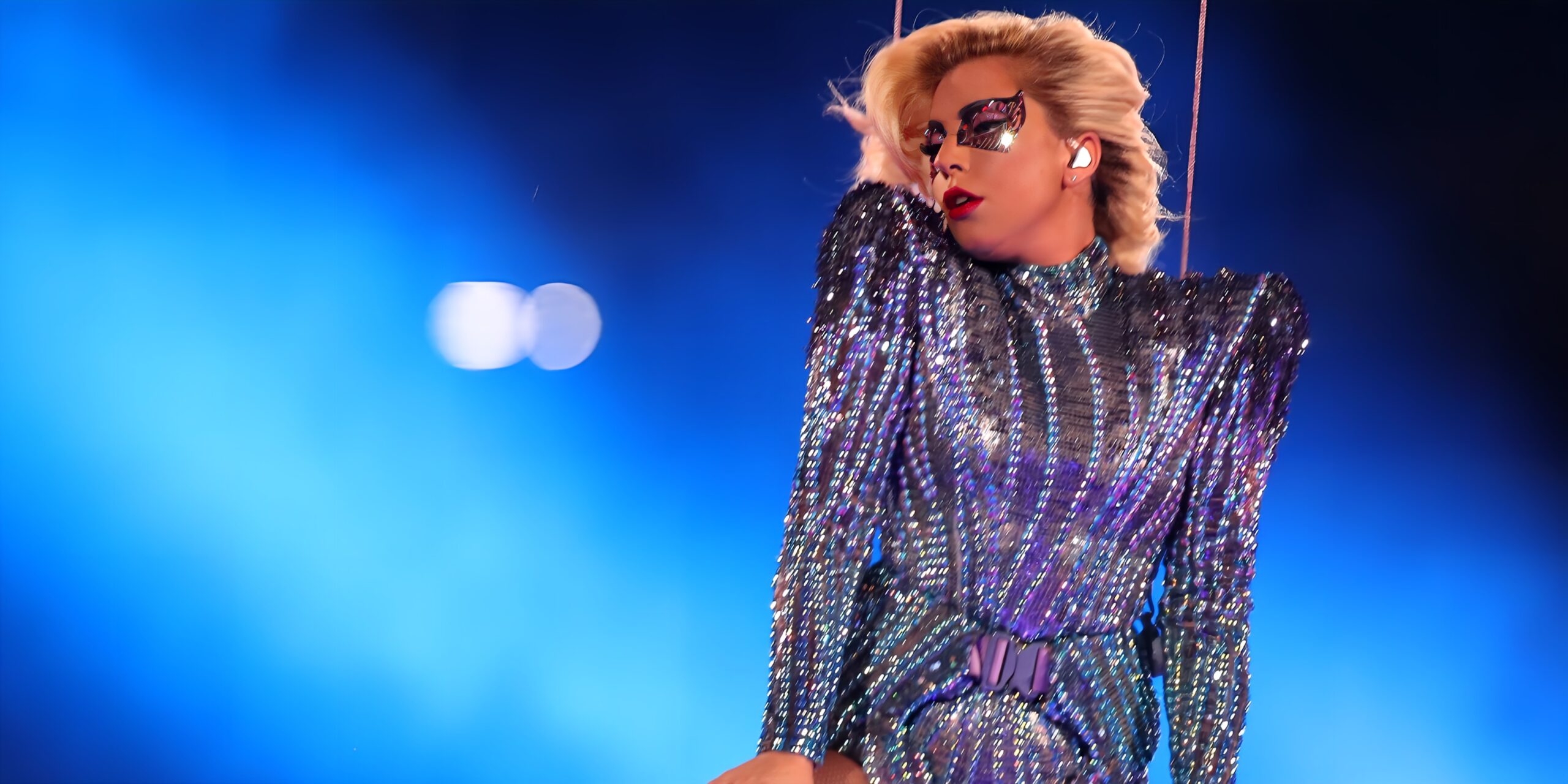 Lady Gaga: Son incroyable performance de la mi-temps du Super Bowl en 2017 !