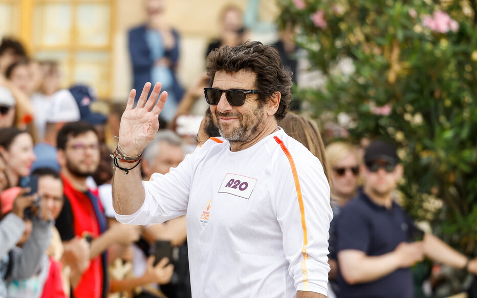 23/07/2024, Versailes, 78, France 
JO Paris 2024 JEUX OLYMPIQUES PARIS 2024
passage de la flamme olympique au château de Versailles qui accueillera les épreuves d'équitation.
Parmi les porteurs de la flamme au château de Versailles :  Patrick Bruel, 
photo : LP / Olivier Corsan