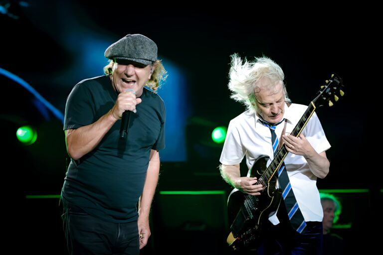 AC/DC à Longchamp mardi soir : Un concert de fou devant 80 000 fans conquis. - acdc