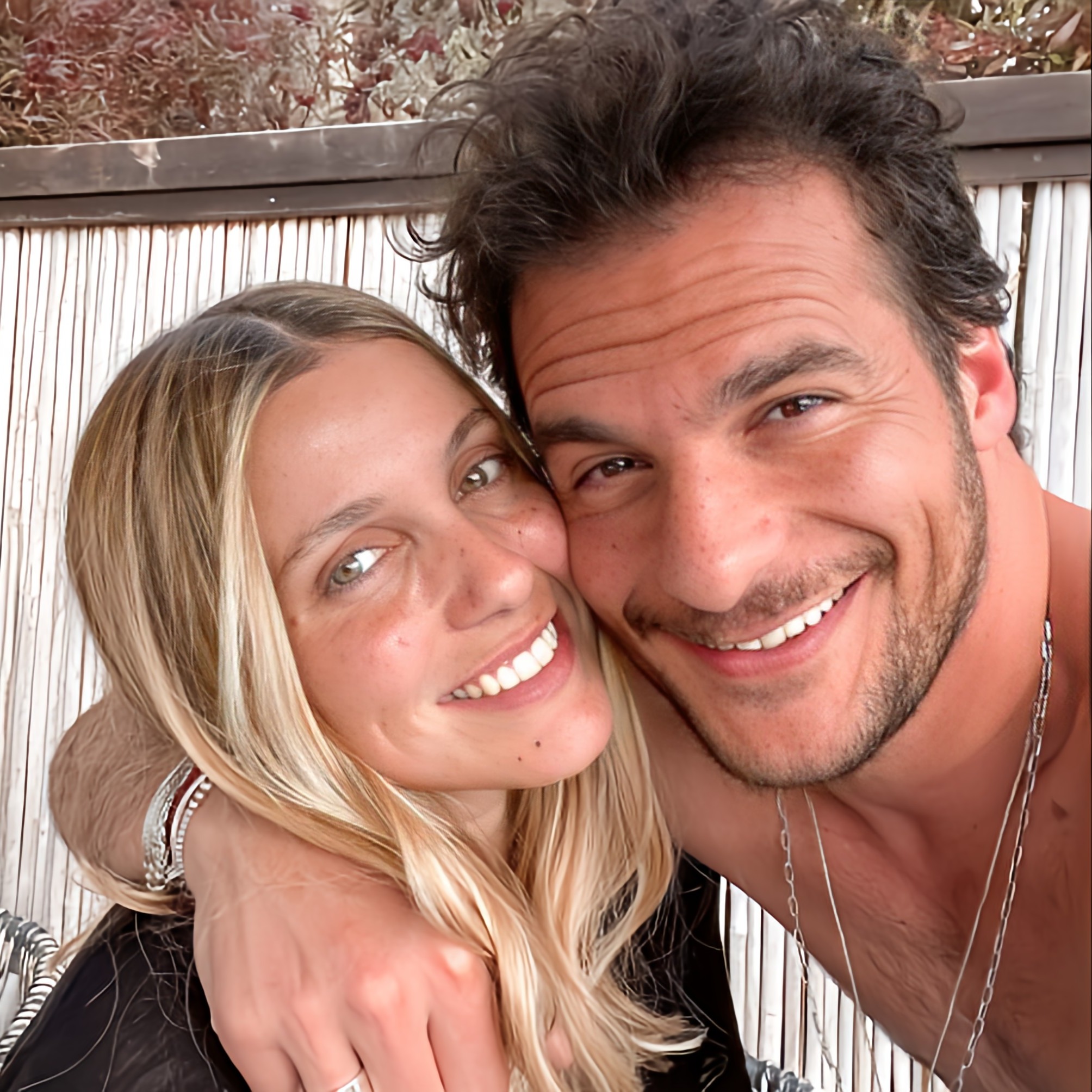 Découvrez le nouveau titre d&rsquo;Amir « Complémentaires » dédié à sa femme Lital.