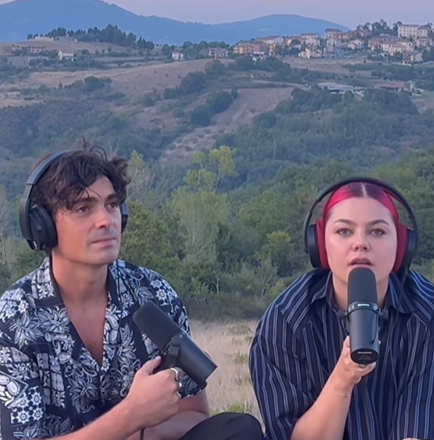 Les vacances italiennes de Louane : Un duo superbe, improvisé avec Florian dans les collines toscanes. Esmée, leur fille de 4 ans, craquante, qui parle italien. - louane