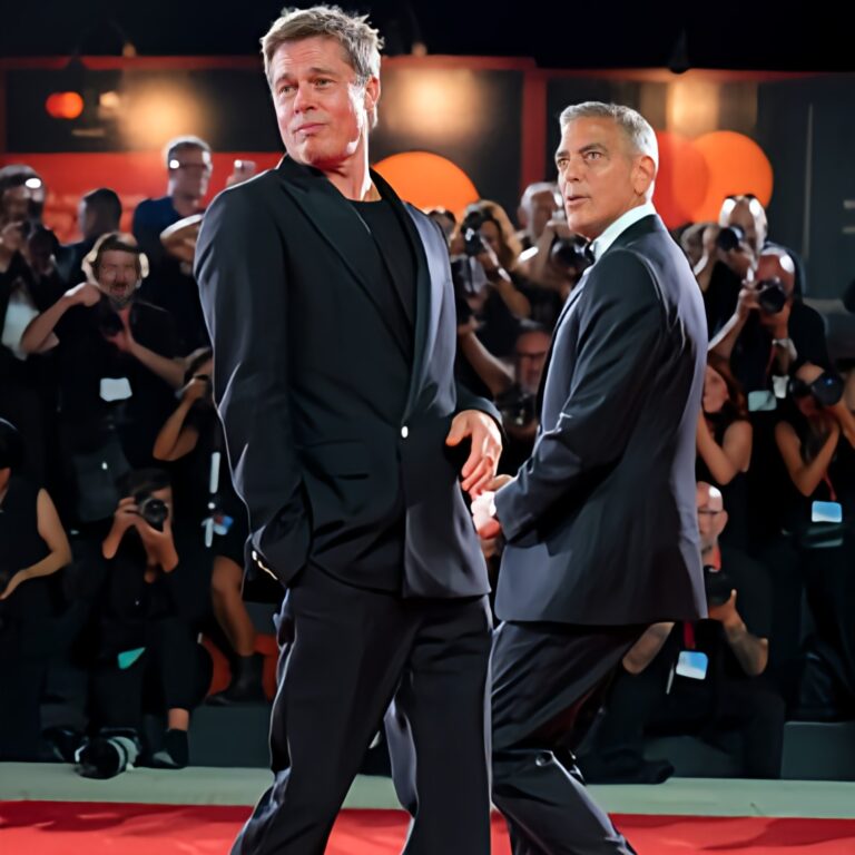 "La danse des beaux" Brad Pitt et Georges Clooney font le show au festival de Venise. - brad pitt george clooney