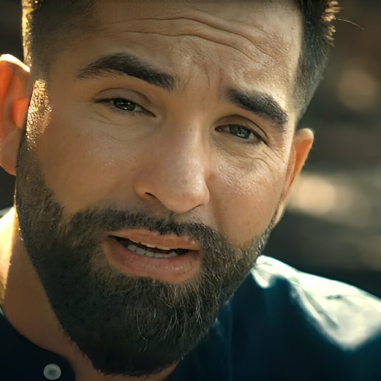 Découvrez le clip de "Si seulement" la nouvelle chanson de Kendji Girac. Les paroles émouvantes, écrites par Vianney, s'adressent à ses fans. - kendji girac