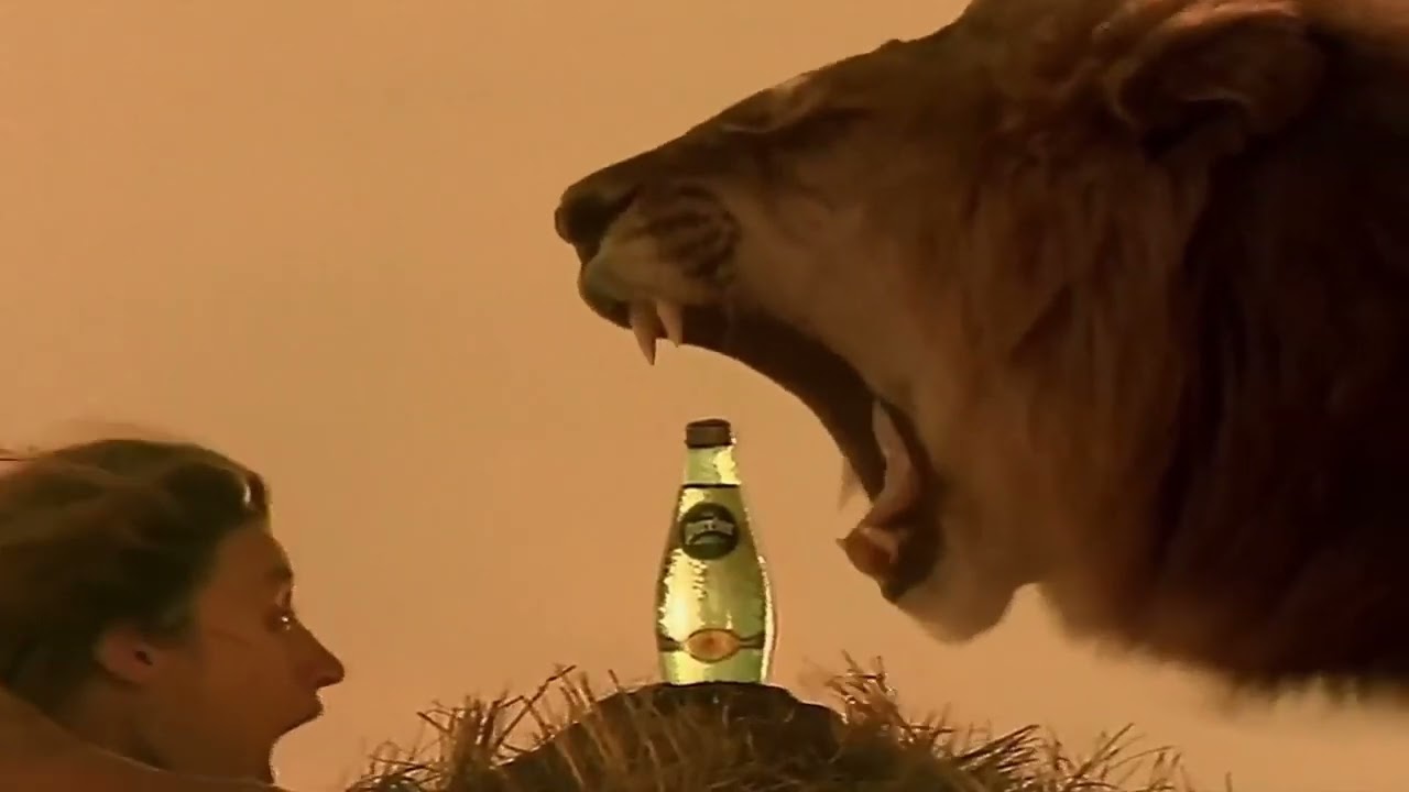 Publicité Perrier avec le face à face Femme vs Lion - La lionne de Perrier