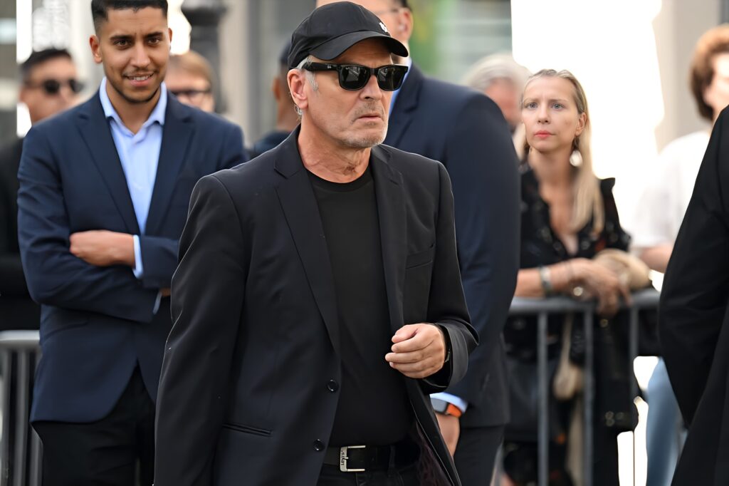 Marc Lavoine en larmes aux obsèques de Thierry Ardisson Marc Lavoine en larmes aux obsèques de Thierry Ardisson - gwe4d8oxaaajkkg image enhancer