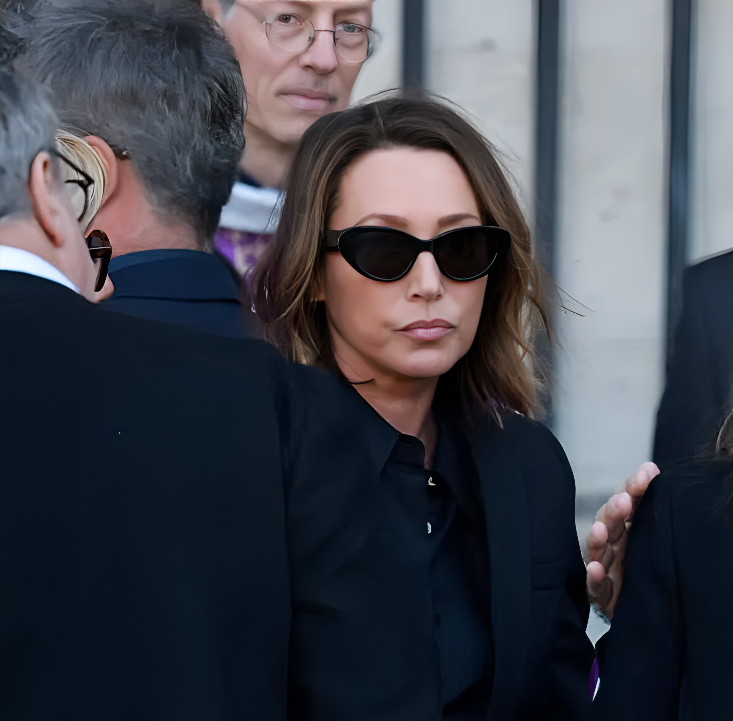 Suis-Nous - Obsèques de Nathalie Baye : Les adieux à une grande dame du cinéma