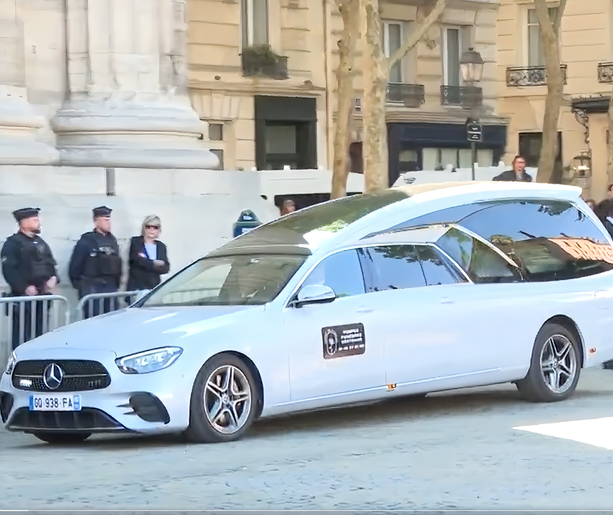 Suis-Nous - Obsèques de Nathalie Baye : Les adieux à une grande dame du cinéma