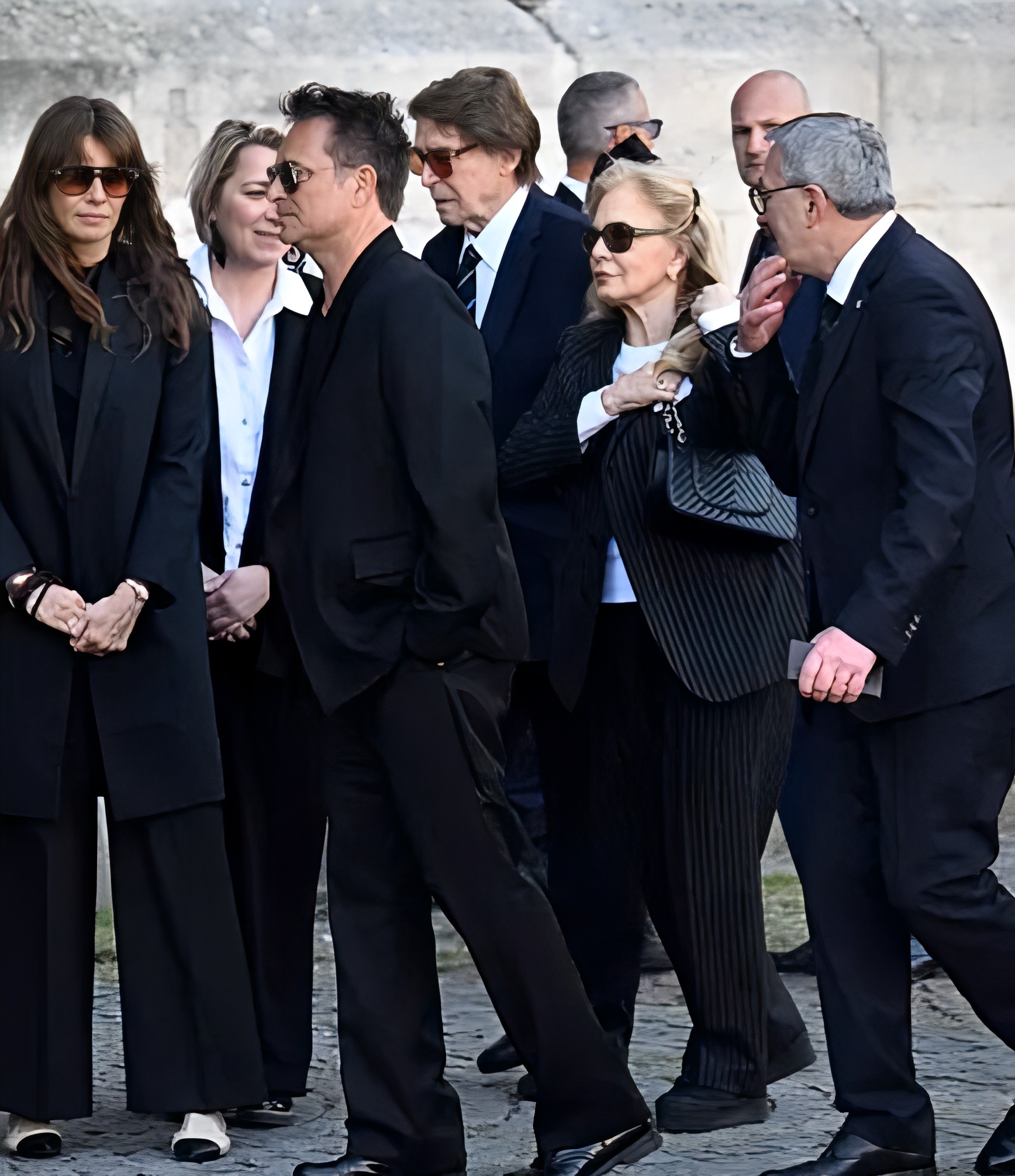 Suis-Nous - Obsèques de Nathalie Baye : Les adieux à une grande dame du cinéma