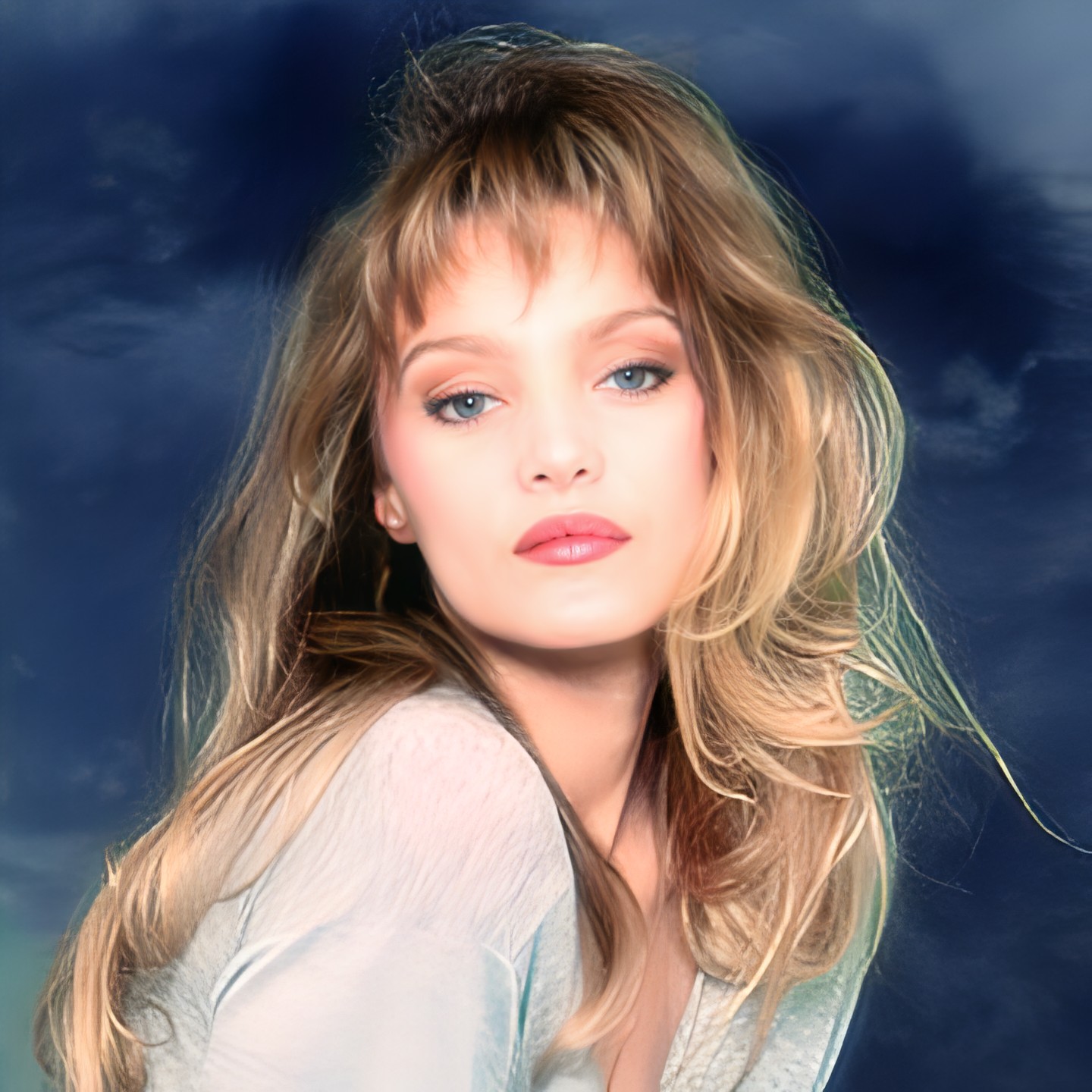 Suis-Nous - Bon anniversaire à Arielle Dombasle