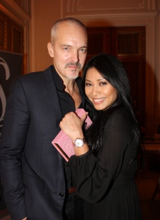 Suis-Nous - Bon anniversaire à Anggun, née le 29 avril 1974 en Indonésie à Jakarta.