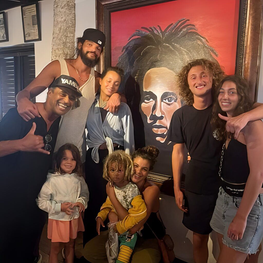 Suis-Nous - Bon anniversaire à Yannick Noah né le 18 mai 1960. Suis-Nous - Bon anniversaire à Yannick Noah né le 18 mai 1960.