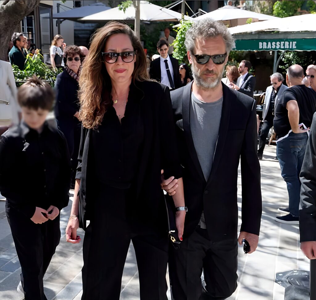 Suis-Nous - Obsèques de Chantal NObel à Ramatuelle : La famille unie dans la douleur.