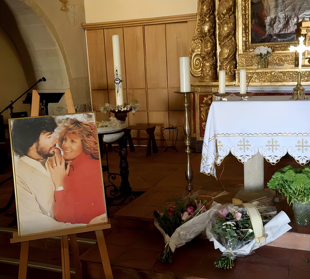 Suis-Nous - Obsèques de Chantal NObel à Ramatuelle : La famille unie dans la douleur.