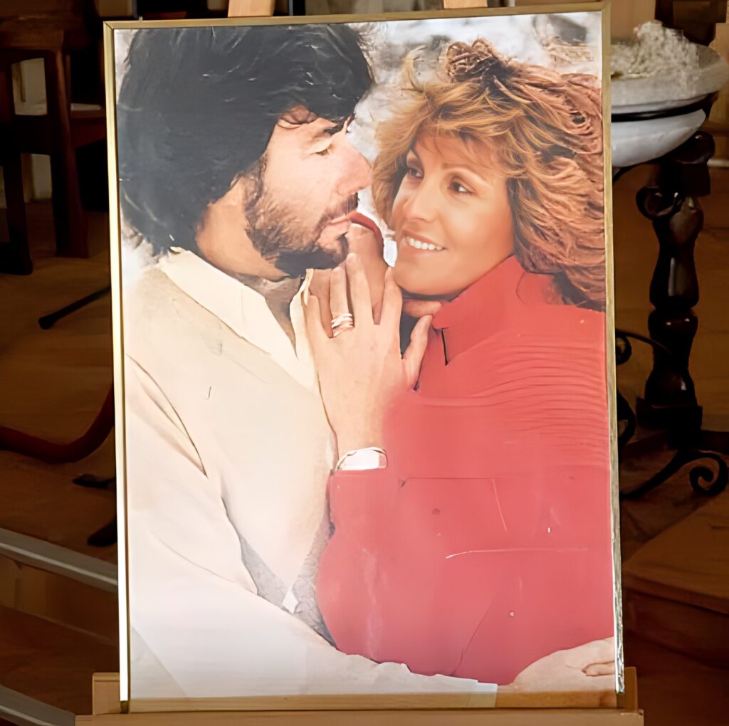 Suis-Nous - Obsèques de Chantal NObel à Ramatuelle : La famille unie dans la douleur.