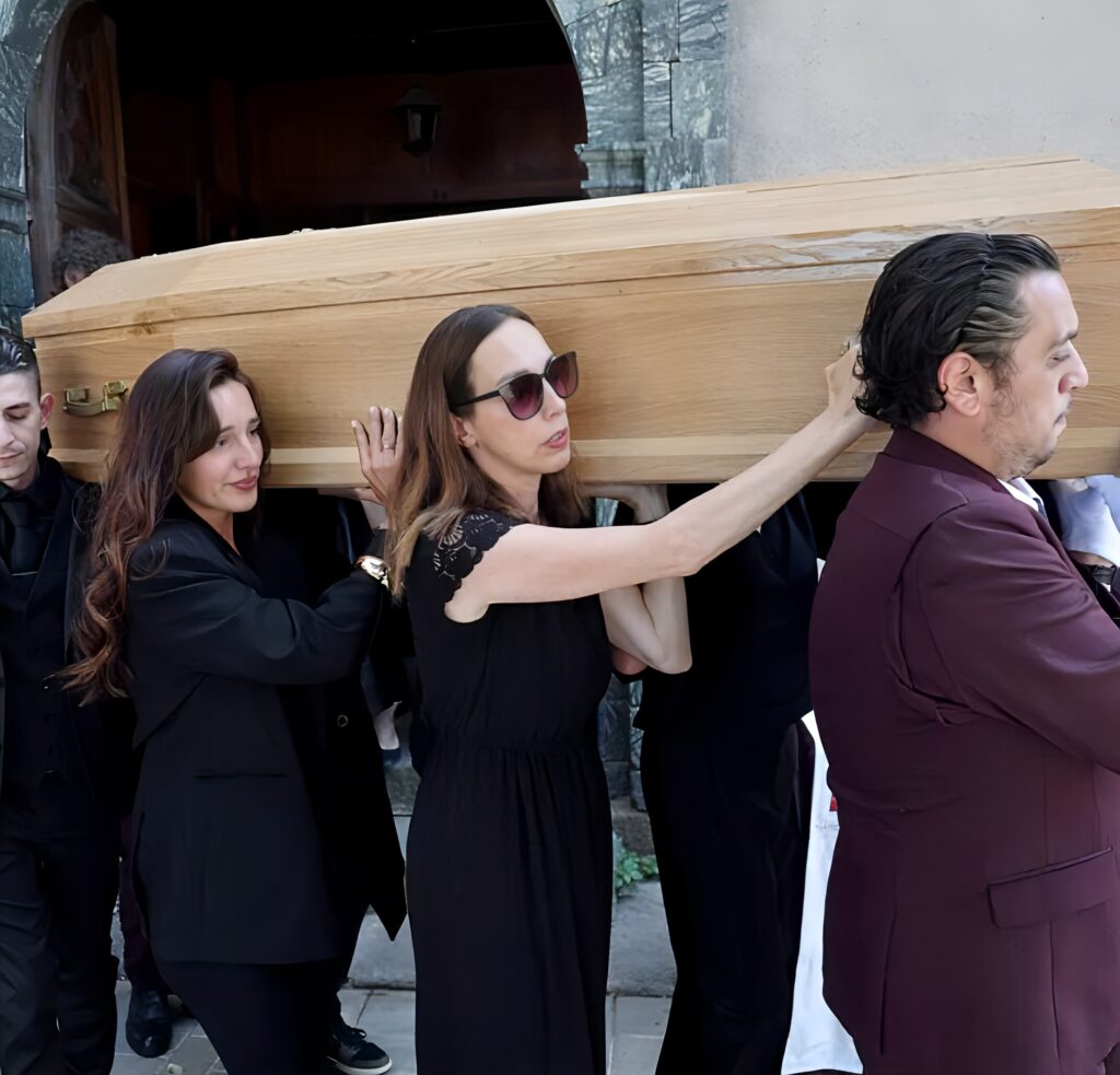 Suis-Nous - Obsèques de Chantal NObel à Ramatuelle : La famille unie dans la douleur.