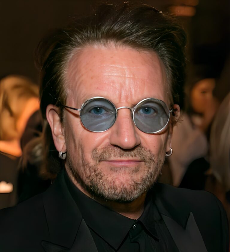 Suis-Nous - Bon anniversaire à Bono, l’éternel frontman du groupe U2 né le 10 mai 1960.