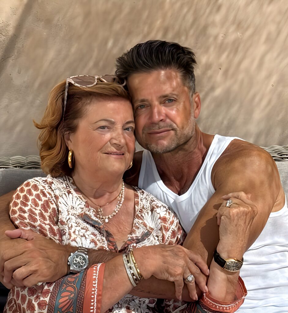 Suis-Nous - Bon anniversaire à David Charvet né le 15 mai 1972. Suis-Nous - Bon anniversaire à David Charvet né le 15 mai 1972.