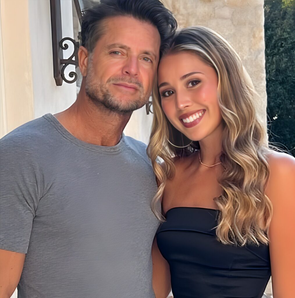 Suis-Nous - Bon anniversaire à David Charvet né le 15 mai 1972. Suis-Nous - Bon anniversaire à David Charvet né le 15 mai 1972.