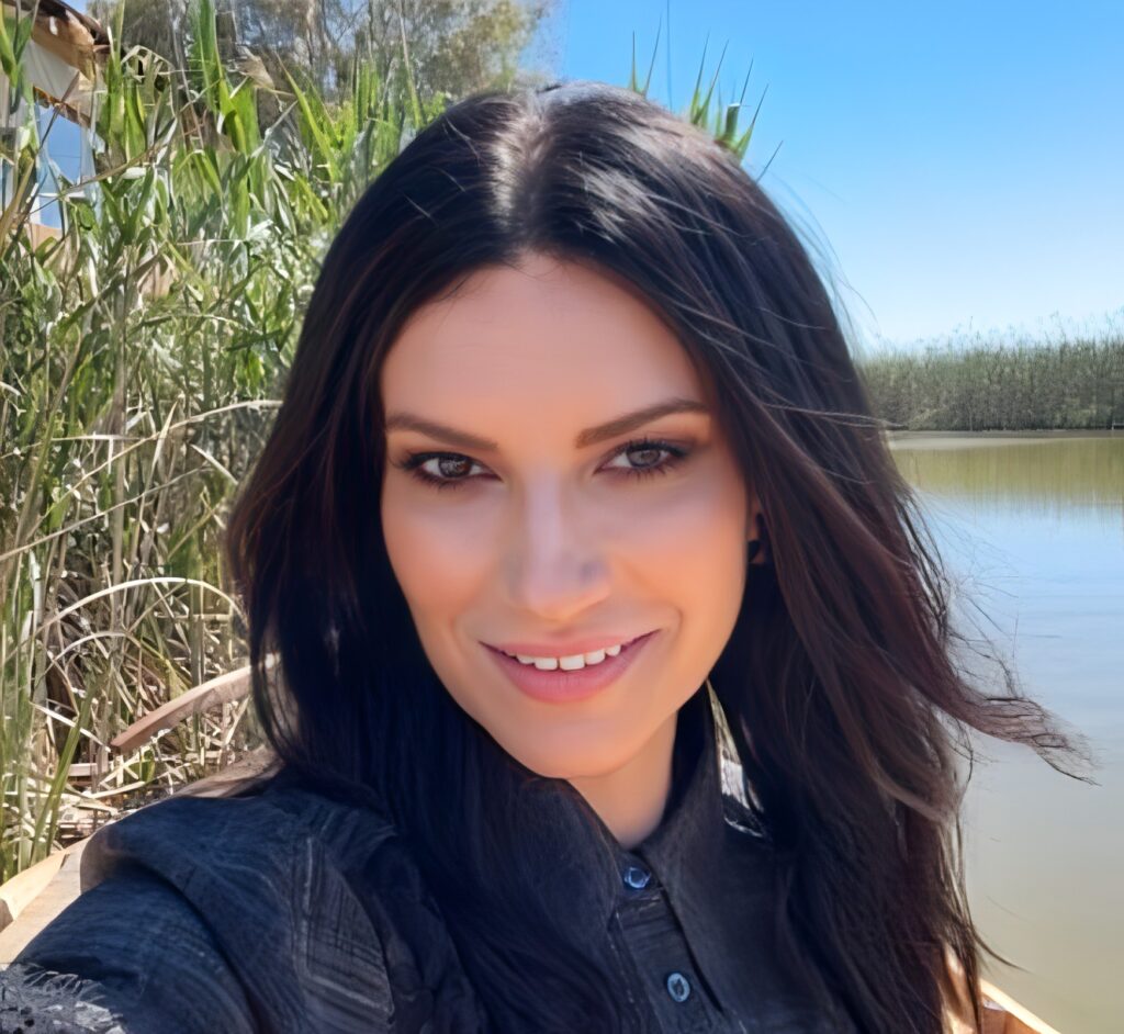 Suis-Nous - Bon anniversaire à Laura Pausini née le 16 mai 1974. Suis-Nous - Bon anniversaire à Laura Pausini née le 16 mai 1974.