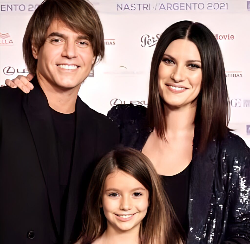 Suis-Nous - Bon anniversaire à Laura Pausini née le 16 mai 1974. Suis-Nous - Bon anniversaire à Laura Pausini née le 16 mai 1974.