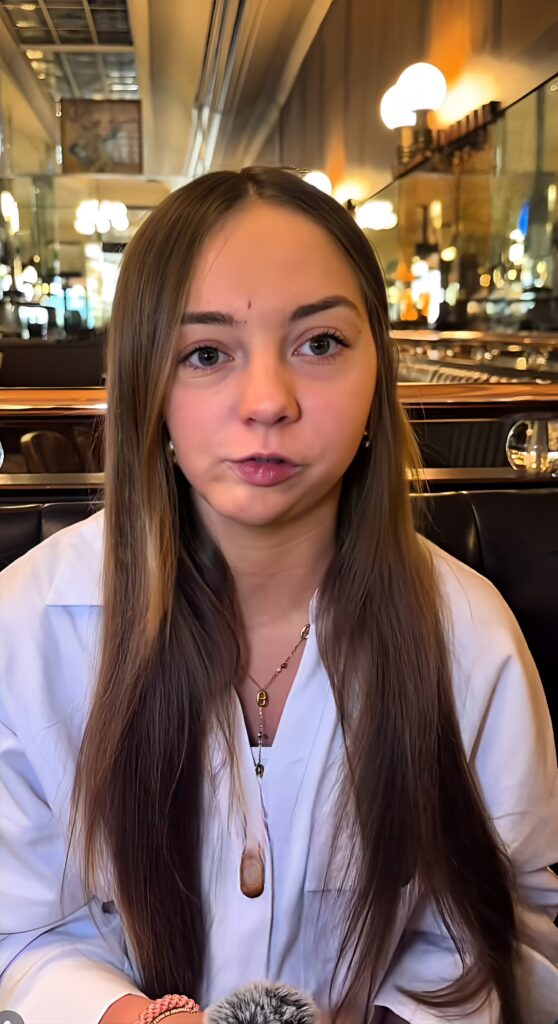 Suis-Nous - Charlotte, gagnante de The Voice Kids : Son livre "Ma revanche" est N° 1 des ventes Suis-Nous - Charlotte, gagnante de The Voice Kids : Son livre "Ma revanche" est N° 1 des ventes