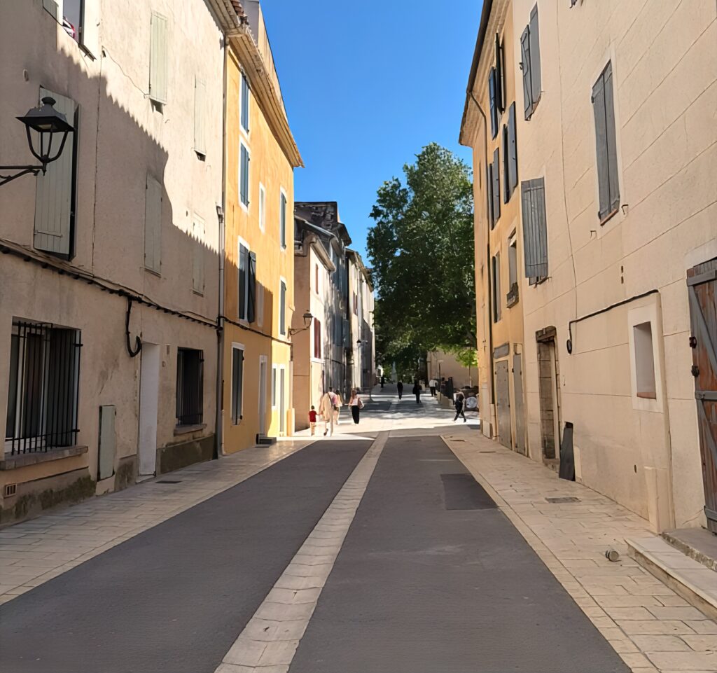Suis-Nous - Louane et Florian se sont mariés religieusement samedi 16 mai dans le village de Pertuis, complètement bouclé... Suis-Nous - Louane et Florian se sont mariés religieusement samedi 16 mai dans le village de Pertuis, complètement bouclé...