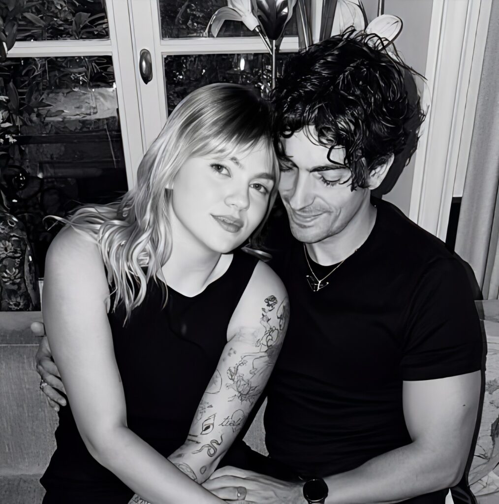 Suis-Nous - Louane et Florian se sont mariés religieusement samedi 16 mai dans le village de Pertuis, complètement bouclé... Suis-Nous - Louane et Florian se sont mariés religieusement samedi 16 mai dans le village de Pertuis, complètement bouclé...