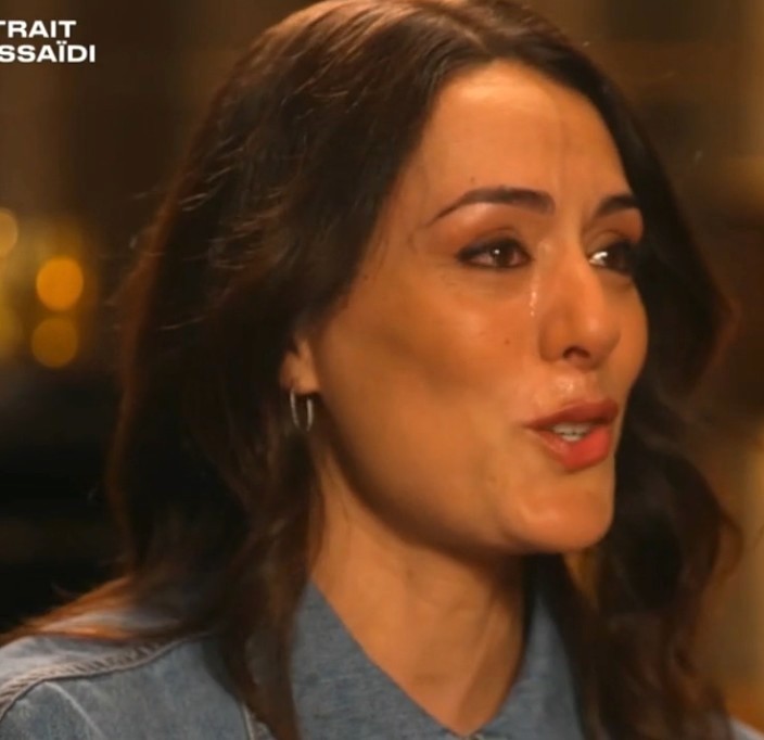 Suis-Nous - Le portrait : Sofia Essaïdi fond en larmes en évoquant la disparition de sa mère. Suis-Nous - Le portrait : Sofia Essaïdi fond en larmes en évoquant la disparition de sa mère.