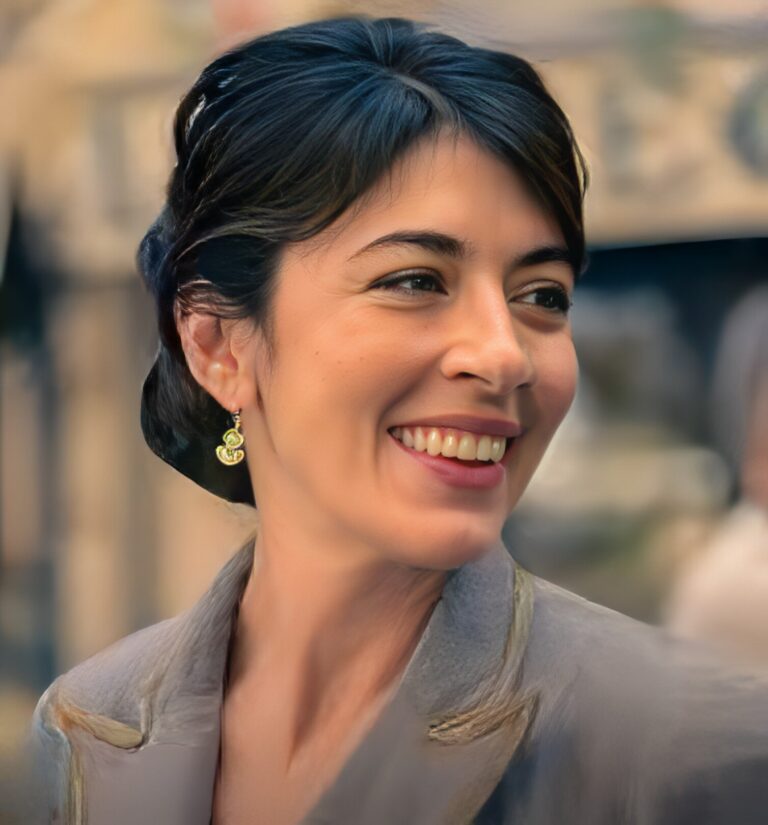 Suis-Nous - Nolwen Leroy confirme ses talents d'actrice dans son rôle de gouvernante dans la série "L'été 36" sur TF1.