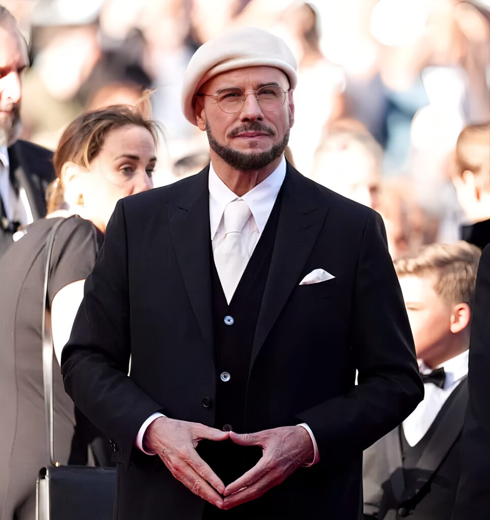 Suis-Nous - John Travolta à Cannes. Mais pourquoi ce look ?