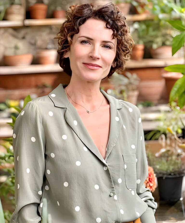 Suis-Nous - Bon anniversaire à Elsa Lunghini née le 20 mai 1973.
