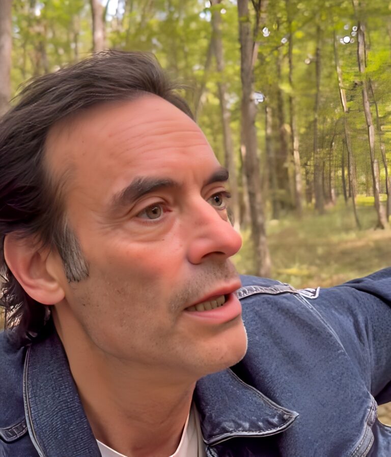 Suis-Nous - Anthony Delon parle de la thérapie de la forêt sur les humains.