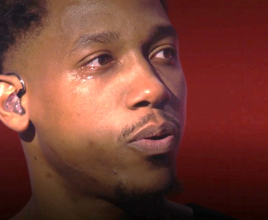 Suis-Nous - The Voice - CJM'S : Sa performance vocale sur "Seul au monde" de Corneille lui ouvre les portes de la finale. Suis-Nous - The Voice - CJM'S : Sa performance vocale sur "Seul au monde" de Corneille lui ouvre les portes de la finale.