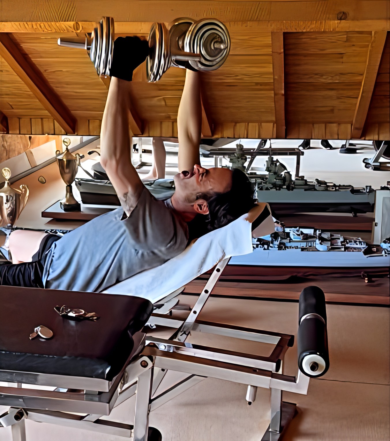 Anthony Delon à Douchy : Séance de sport en salle de musculation…