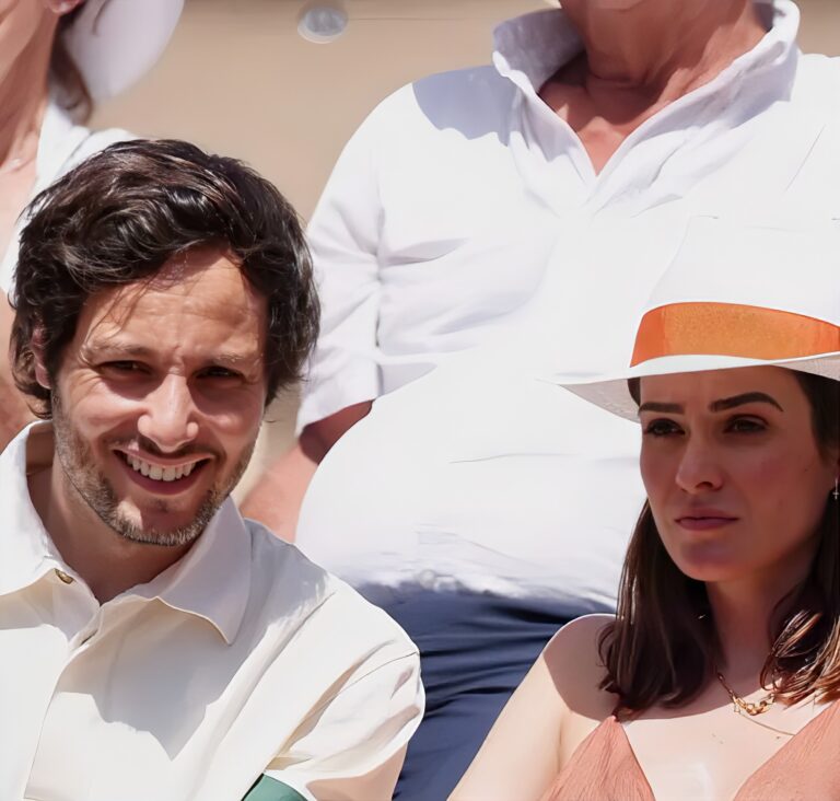 Suis-Nous - Vianney a quitté sa cabane pour s'installer dans les gradins de Roland Garros, aux côtés de son épouse Catherine Robert.