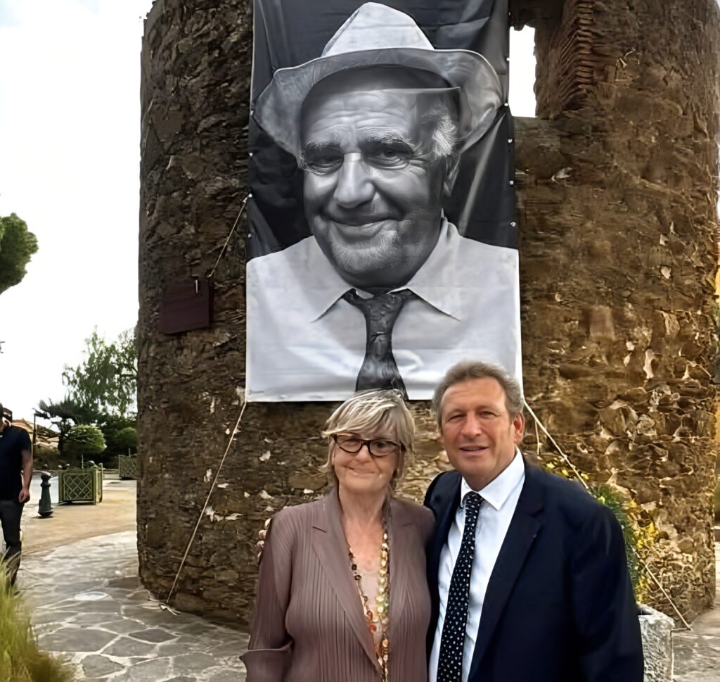 Suis-Nous - Michel Sardou inaugure le "Trophée Fernand Sardou" à Bormes-les-Mimosas devant un public ravi.
