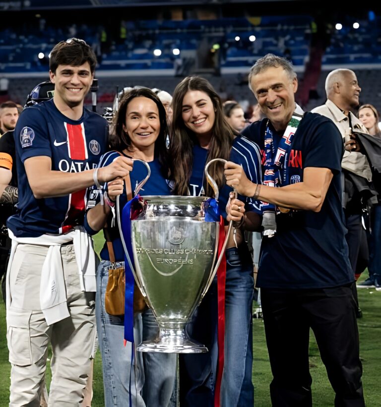 Suis-Nous - Luis, Elena, Pacho & Sira. La famille Enrique a levé la coupe pour Xana.
