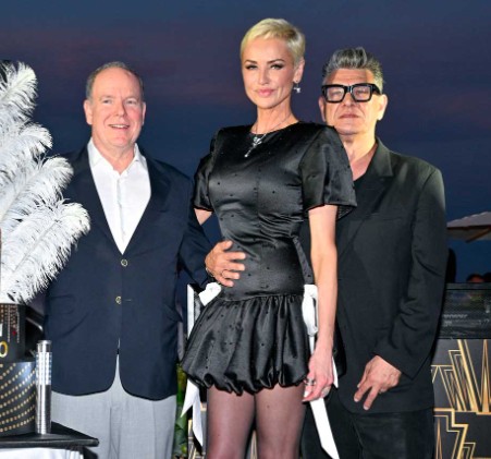 Suis-Nous - Adriana Karembeu et Marc Lavoine illuminent le Festival de Télévision de Monte-Carlo... Suis-Nous - Adriana Karembeu et Marc Lavoine illuminent le Festival de Télévision de Monte-Carlo...