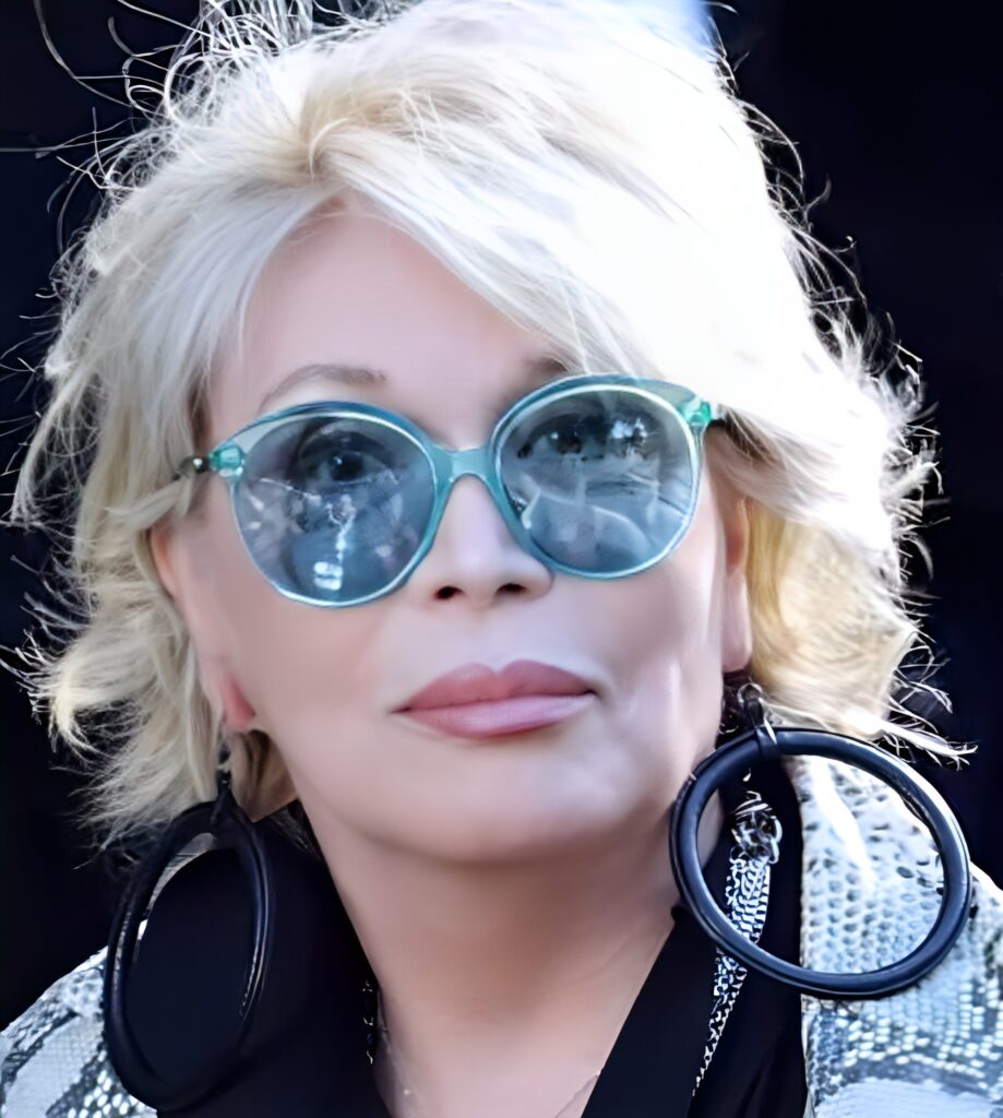 Suis-Nous - Bon anniversaire à Amanda Lear née le 18 juin 1939. Suis-Nous - Bon anniversaire à Amanda Lear née le 18 juin 1939.