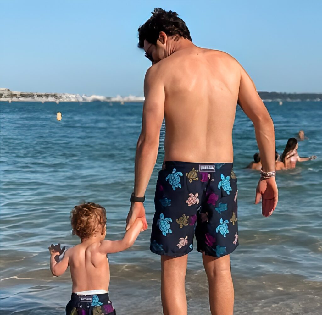 Suis-Nous - Bon anniversaire à Amir né le 20 juin 1984 à Paris. "Papa avant tout..."
